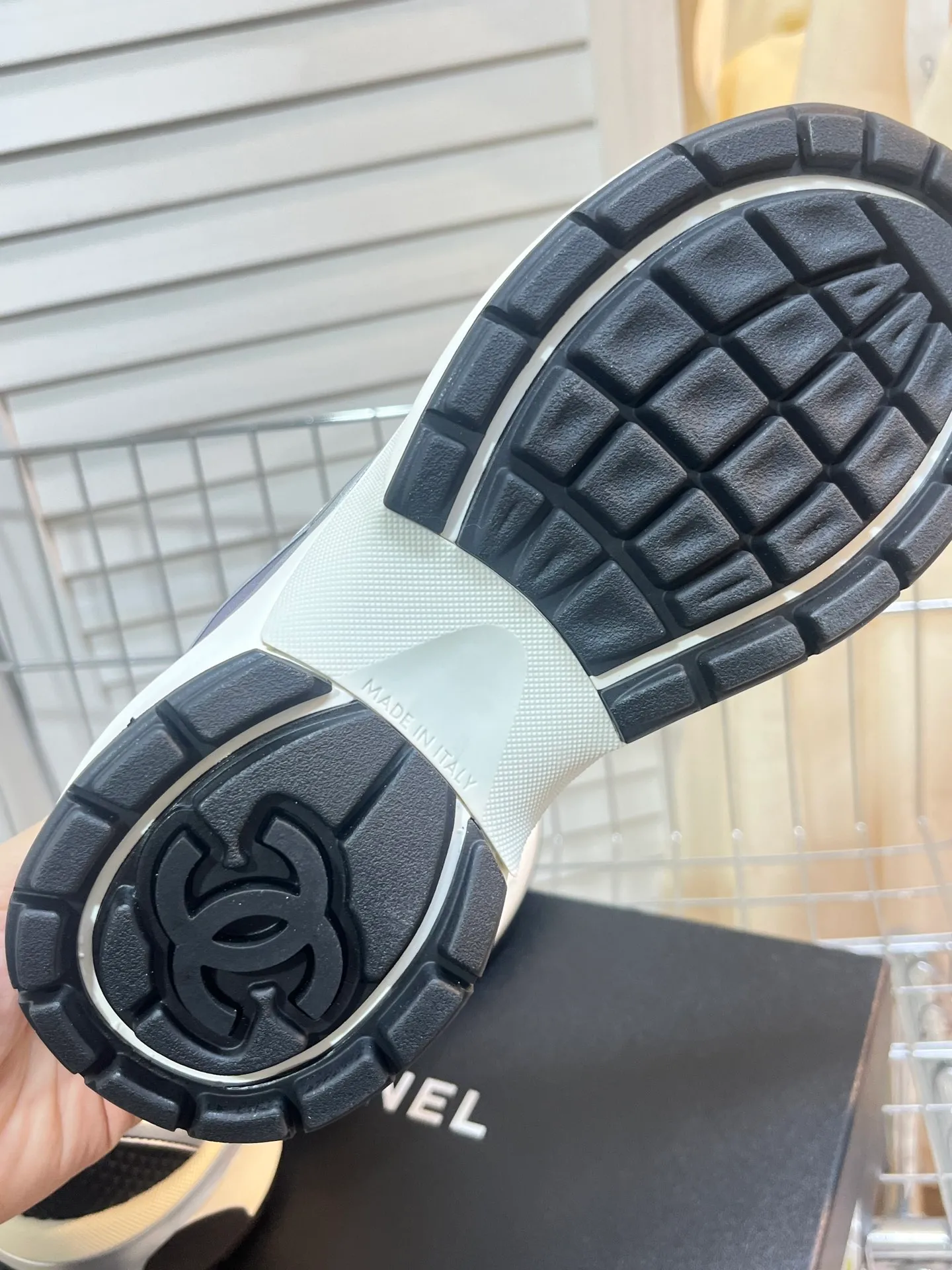 👟👟Ex-factory price 640👟👟 Women's shoes, women's clothing, men's +10chanel Chanel 2023 early spring vacation series, the latest casual sports shoes, silver white, gold white, silver gray, black and red! Incomparably beautiful and easy to wear, very light, the lining is also super soft, super comfortable, the upper is breathable, the color is high-end and durable, versatile. Upper: cowhide and cloth stitching. Lining: breathable mesh. Original foam combination outsole. Size: 35-45.